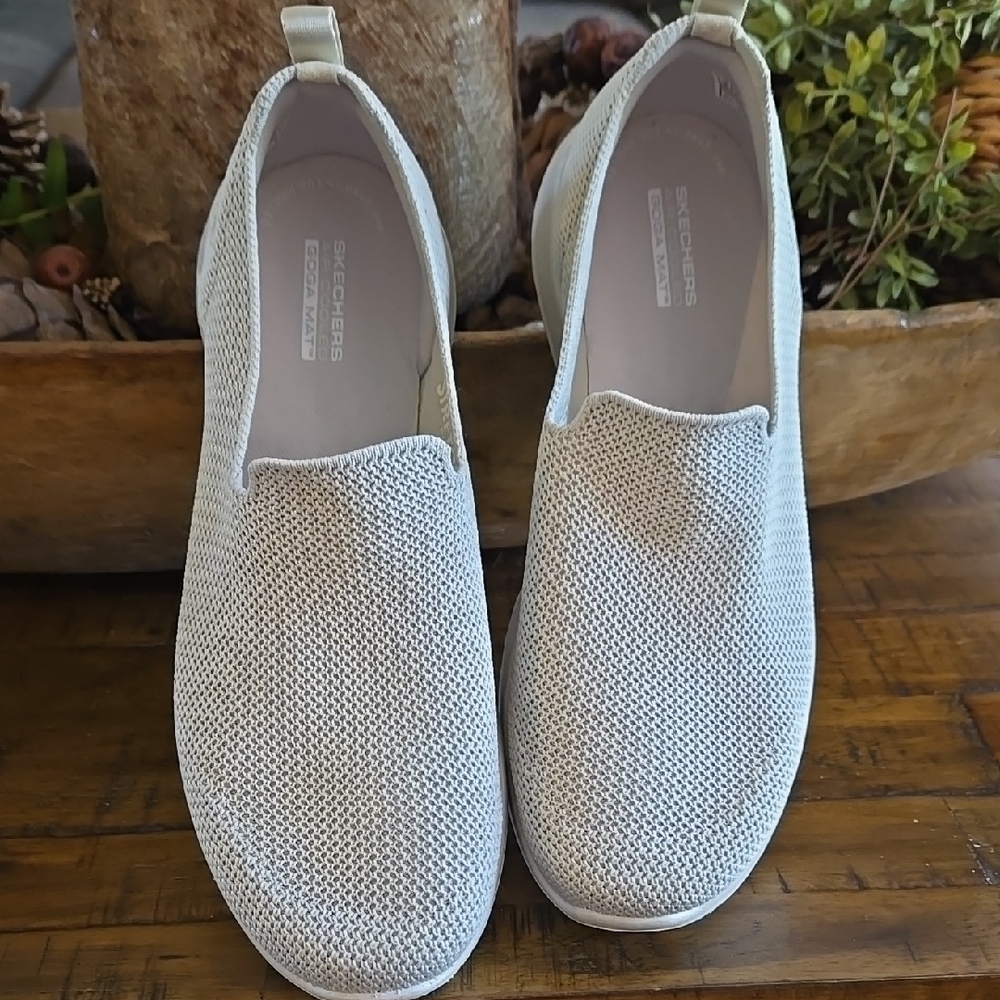 Skechers Go Walk Sz 9